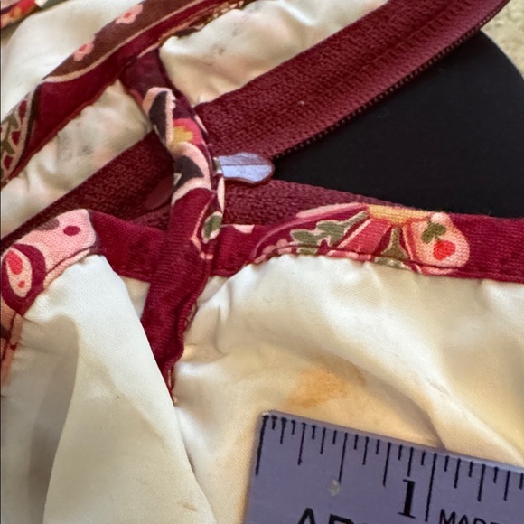 Vera Bradley 2005 Piccadilly Plum Oval Cosmetic Round - Picture 8 of 8